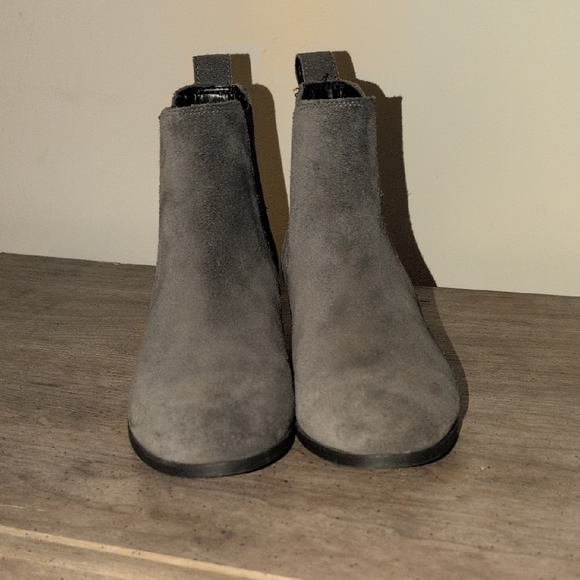 Steve Madden Chelsea Boots - Picture 7 of 8
